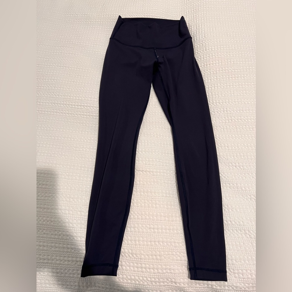 Women’s Lulemon Dark Navy Blue 25” Legging Size 6💙